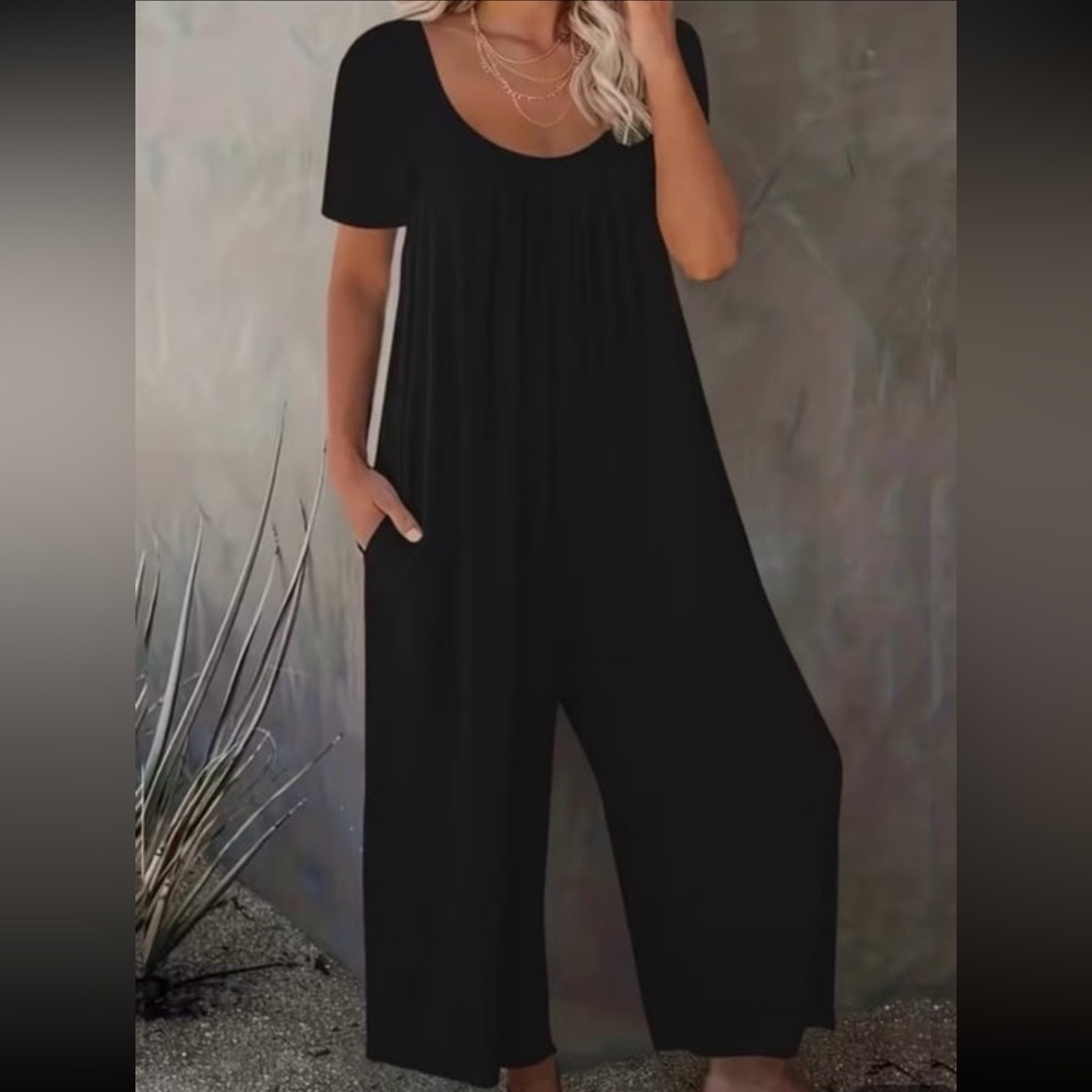 Women's Black Jumpsuit, very flattering- Size 3X fits like 2x